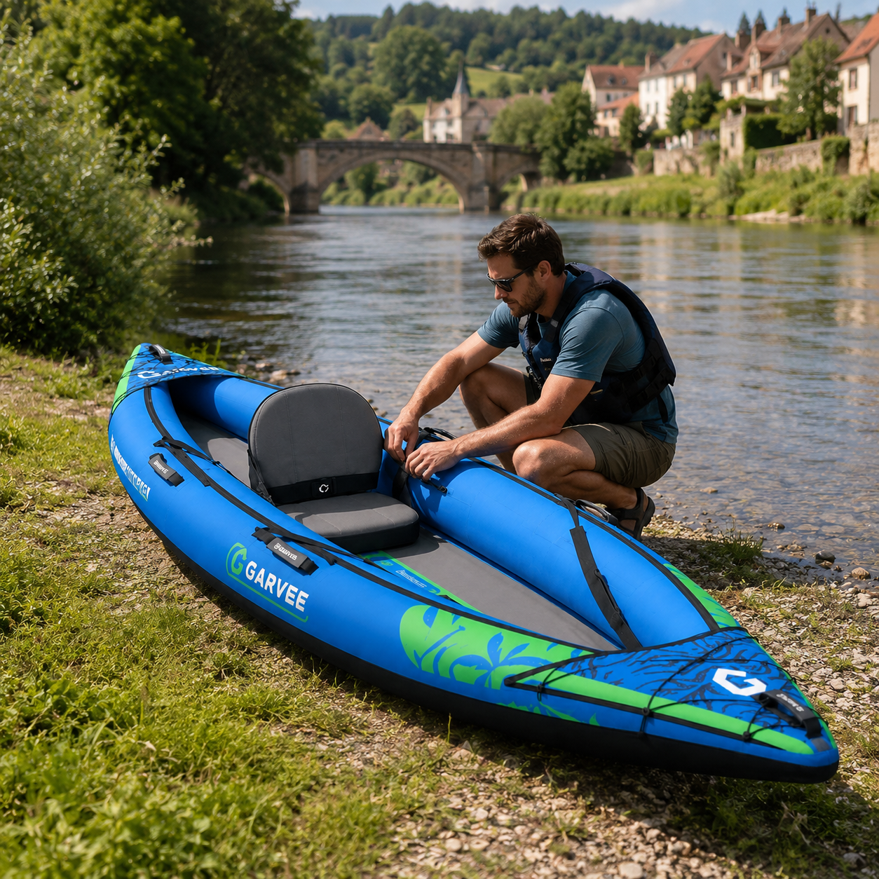 Kayak gonflable Nautiya Solo sur une rivière