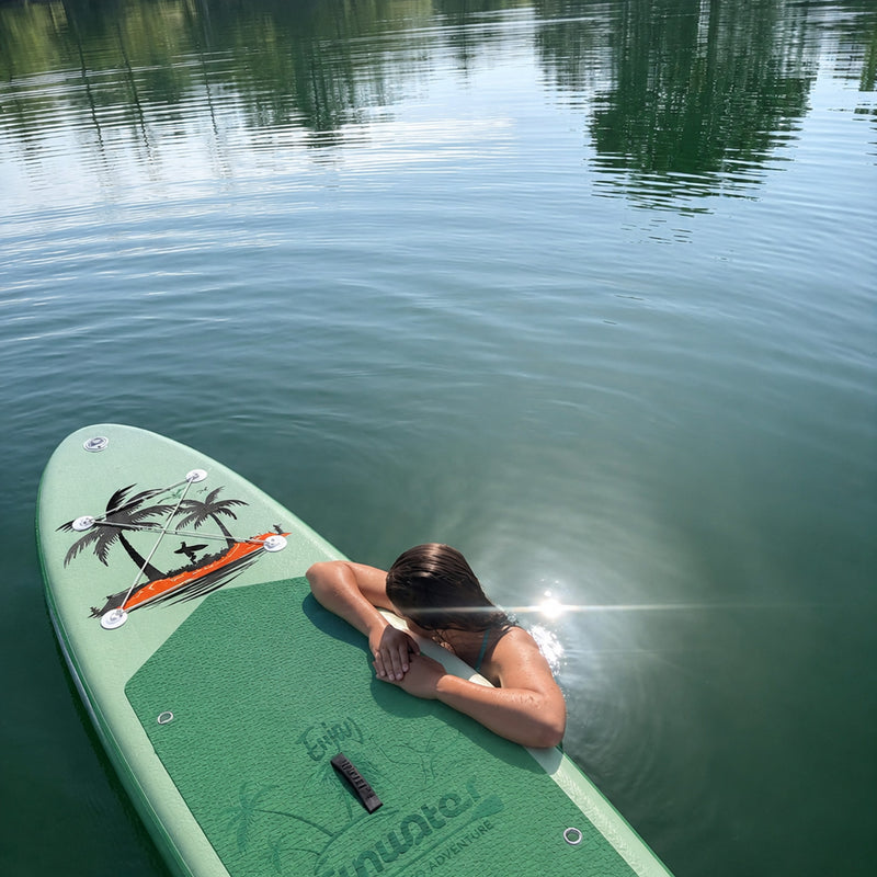 Paddle gonflable Nautiya Tropical sur un lac